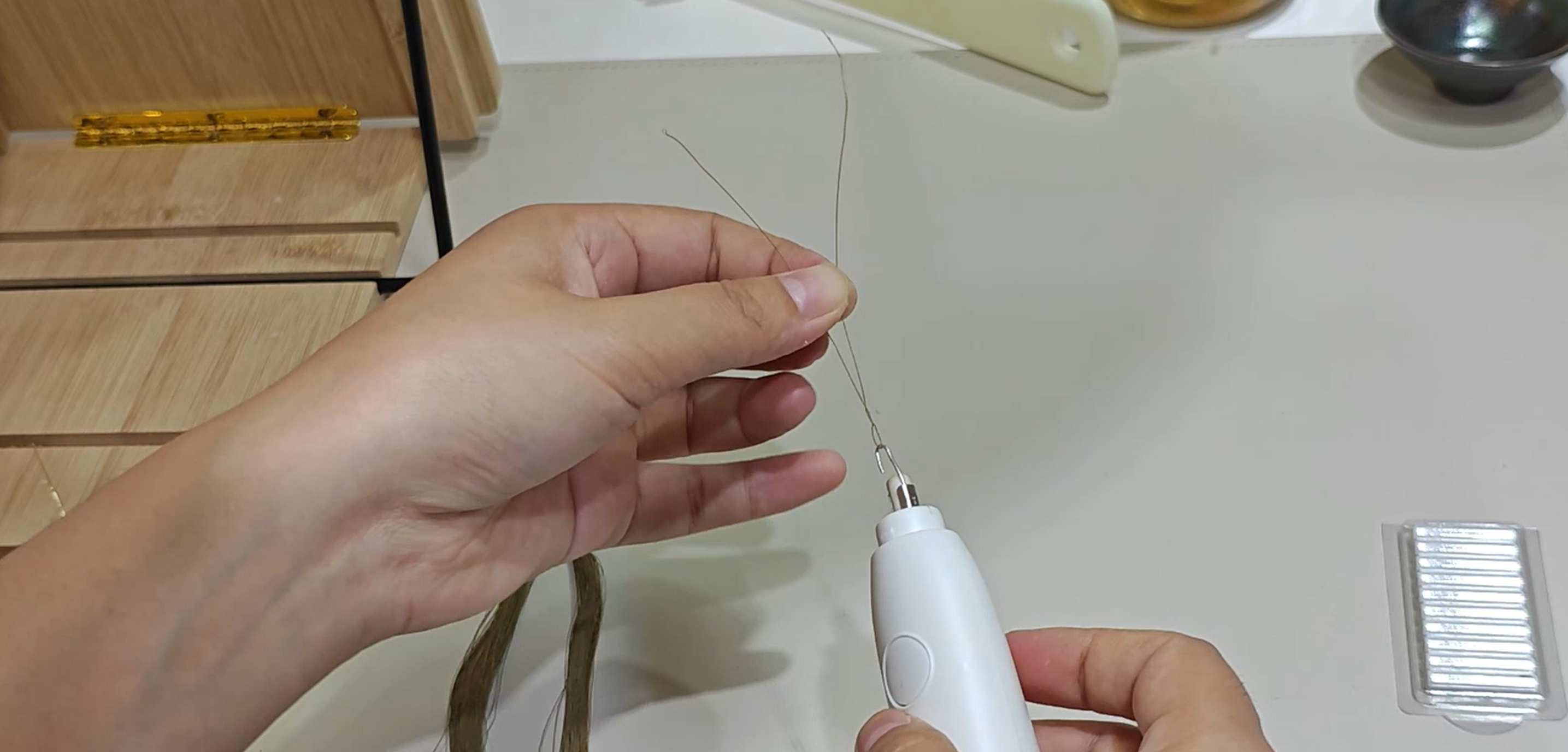 Use an electric eraser to make your ronghua crafting easier!