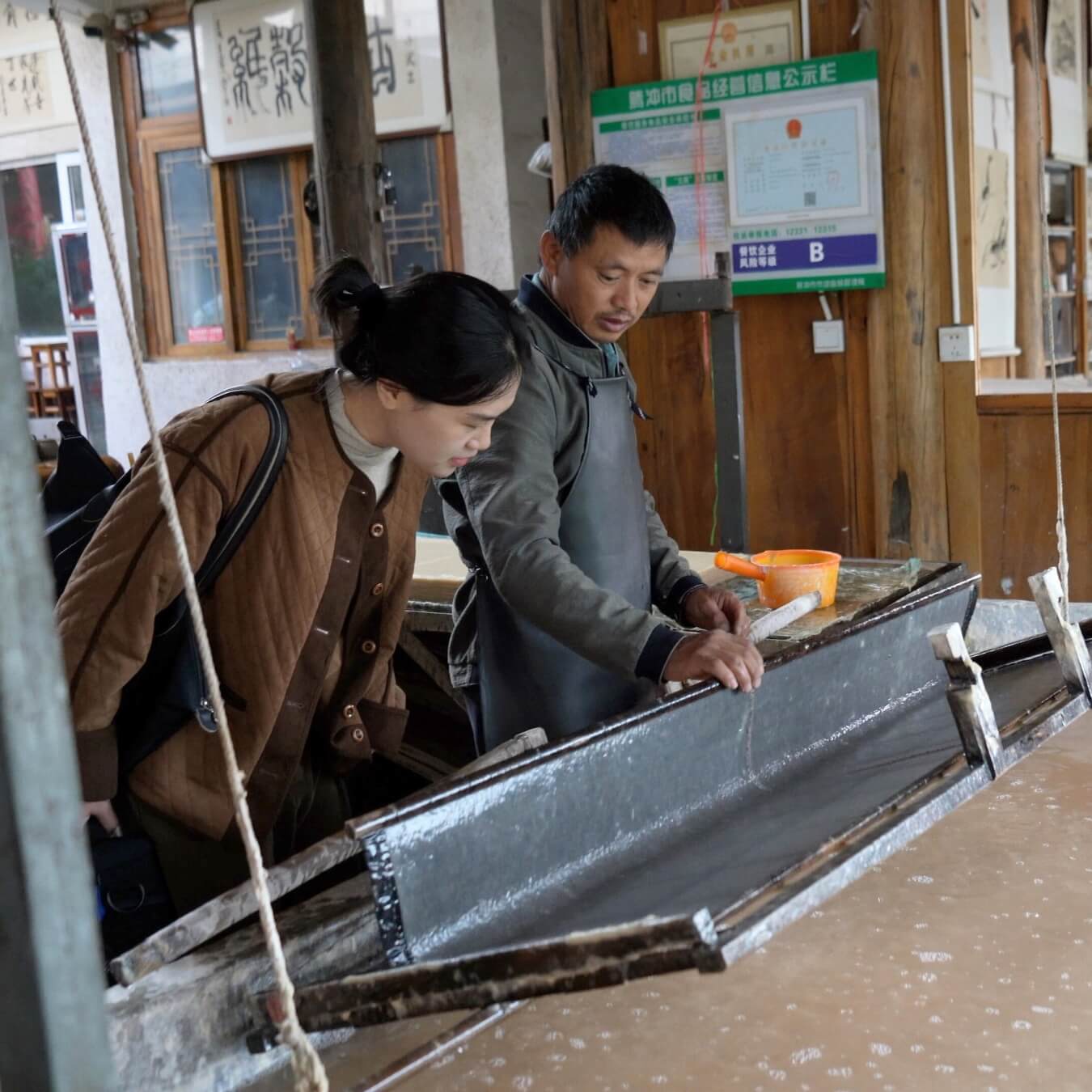 Visiting the 20th generation of Papermakers in Tengchong