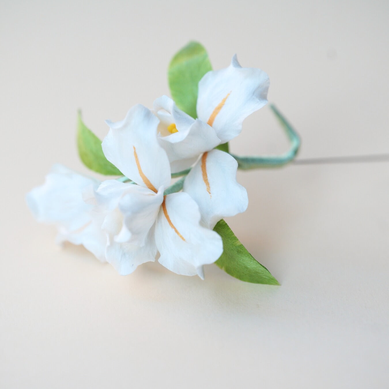 Ronghua Brooch | White Iris