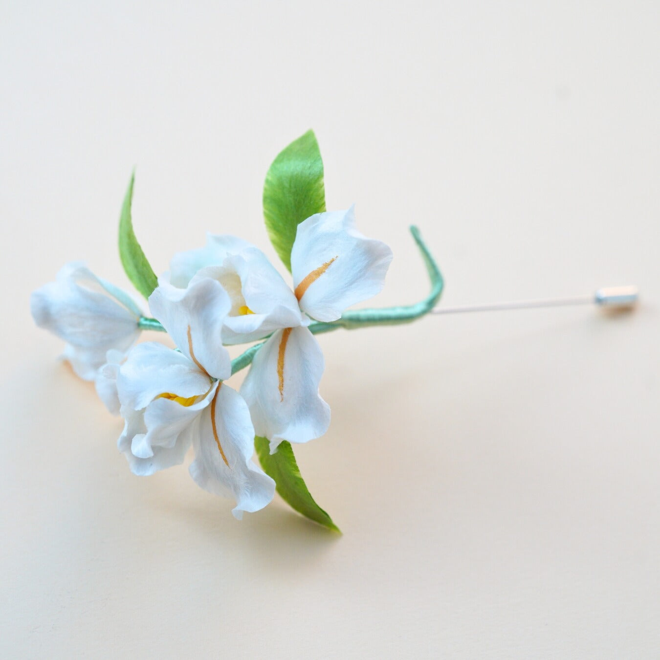 Ronghua Brooch | White Iris